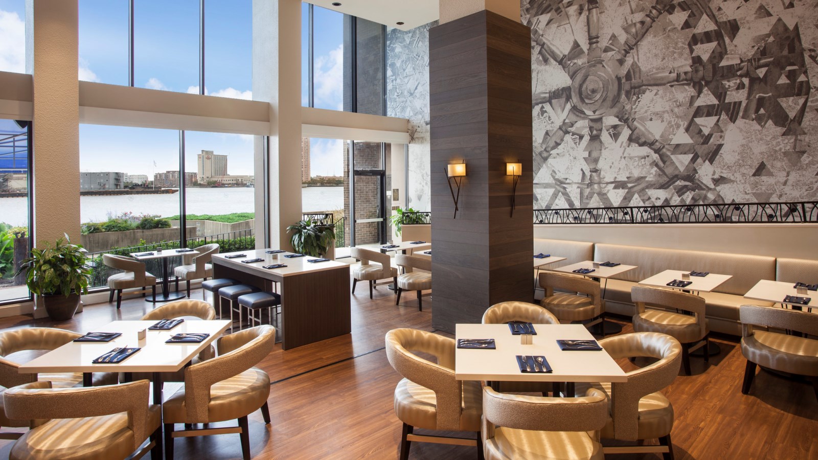 Restaurants in Norfolk, VA | Sheraton Norfolk Waterside Hotel